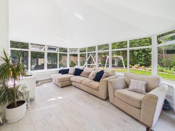 4 bed Detached for sale Image 9