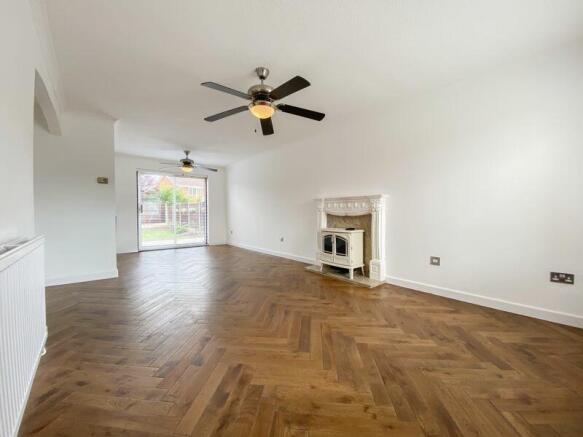 LIVING ROOM/DINER