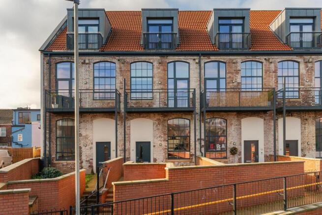 1P7WGK - External E.jpg