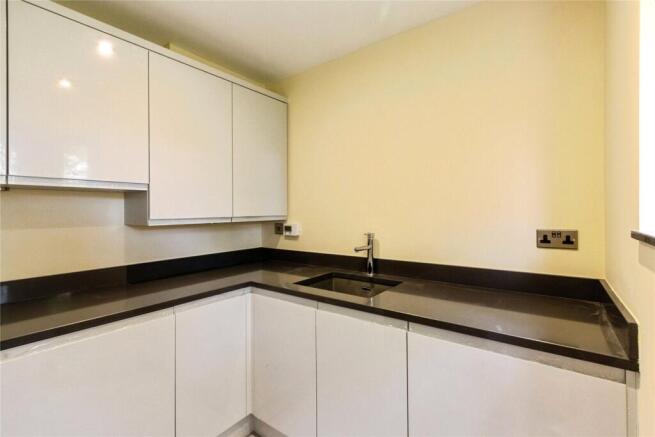 6 bed Detached for sale Image 7