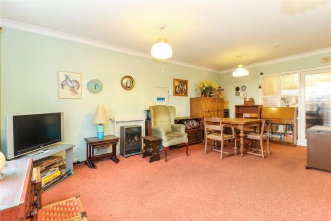 Lounge/Dining Room