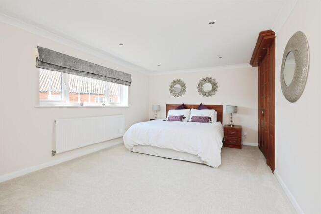 4 bed Detached for sale Image 7