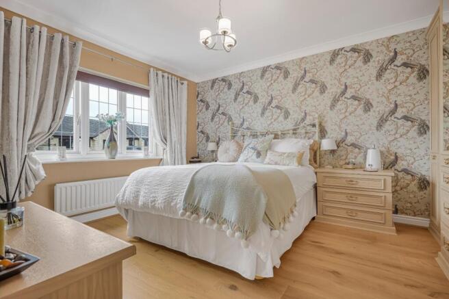 4 bed Detached for sale Image 11
