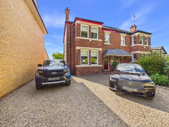 4 bed Semi-Detached for sale Image 9