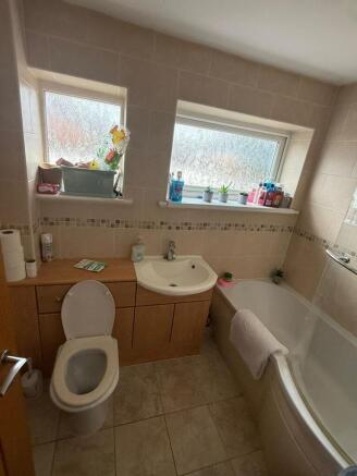 4 bed House for sale Image 9