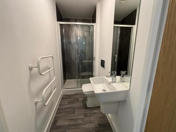 1 bed Apartment to rent Image 6