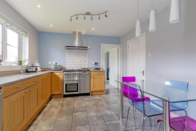 Kitchen/ Breakfast Room