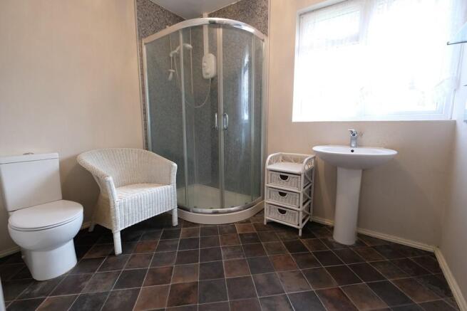 EN SUITE SHOWER ROOM
