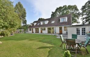 3, Stapleford Avenue, Ferndown BH22 8BD