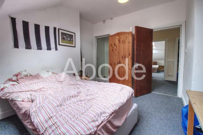 8 bed House to rent Image 12