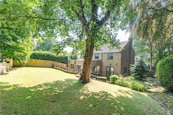 5 bed Detached for sale Image 9