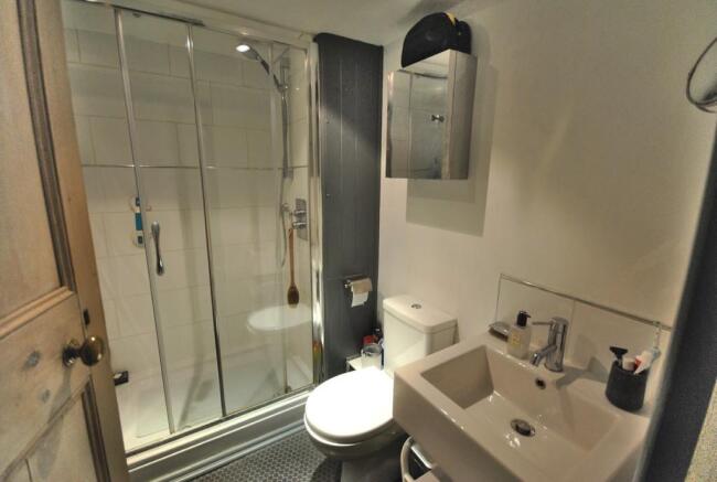 Annexe shower roo...