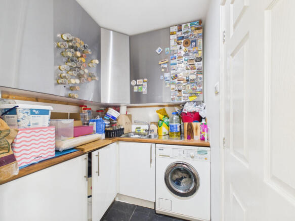 3 bed Terraced for sale Image 11