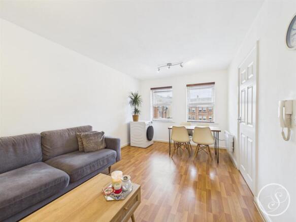 2 bed Apartment for sale Image 4