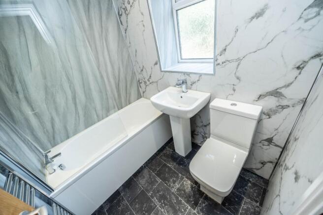 2 bed Terraced to rent Image 12