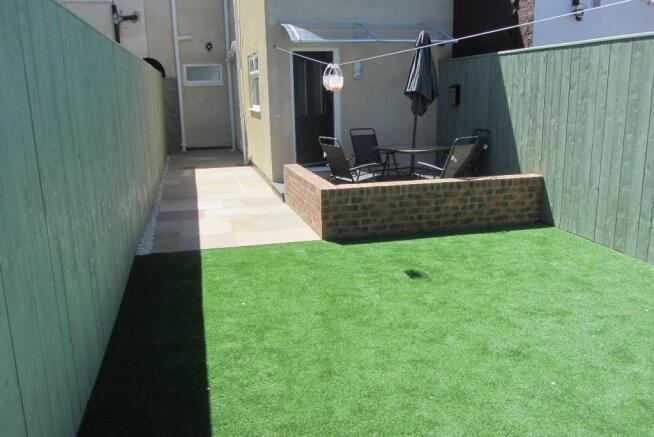 1 bed House Share to rent Image 6