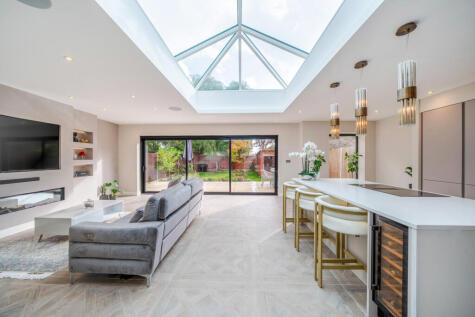 Sylvia Avenue, Pinner