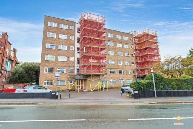 Flat 21 Gorsecliff Court, 3-5 Boscombe Spa Road, Bournemouth, Dorset, BH5 1AW photo 2