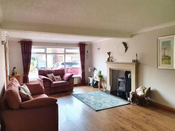Living Room 1.jpg