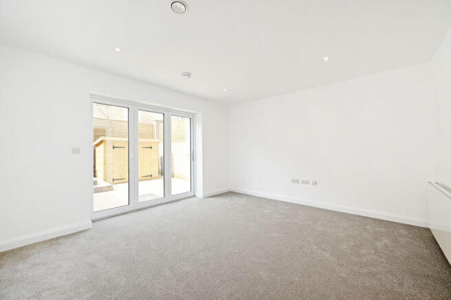 3 bed Town House for sale Image 9