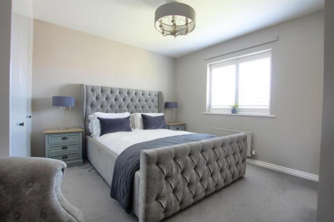 4 bed Detached for sale Image 9