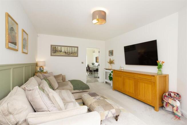 4 bed Semi-Detached for sale Image 6