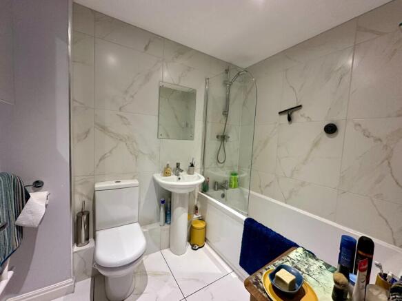 2 bed Flat to rent Image 6