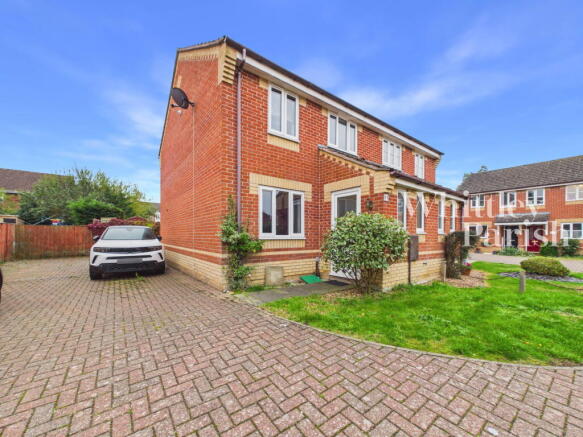 3-bed semi-detached on Appletree Lane, Roydon, Diss IP22 4TL, £220,000