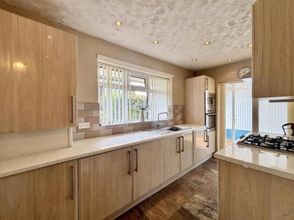 2 bed Semi-Detached Bungalow for sale Image 7