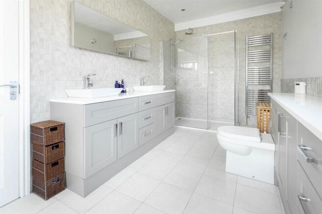 En Suite Bathroom