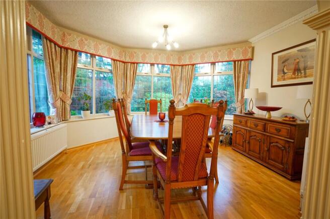 4 bed Bungalow for sale Image 11