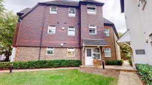 6, 16 Rosebury Court, St Helen's Road, Norbury, London SW16 4LH