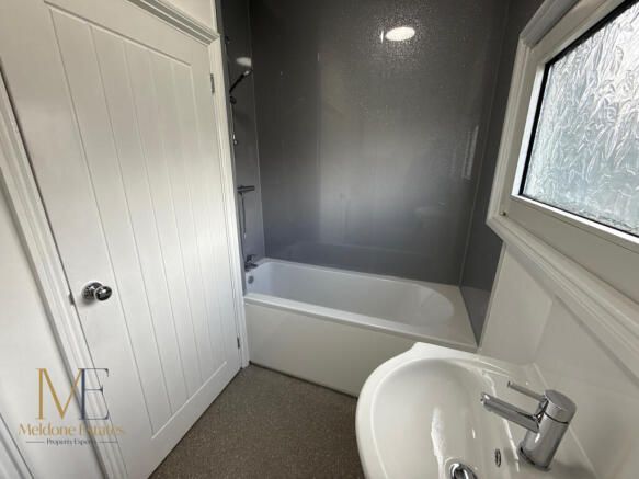 Bathroom_2.jpeg