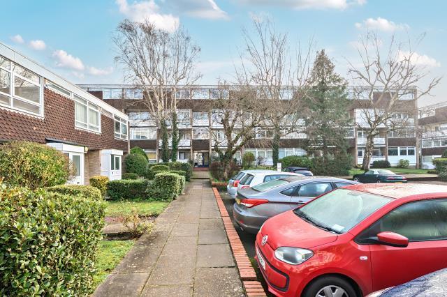 Hill View Court, Woking photo 4