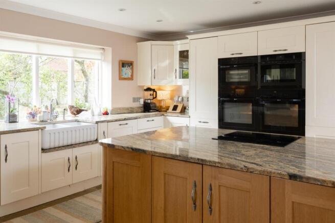 4 bed House for sale Image 5