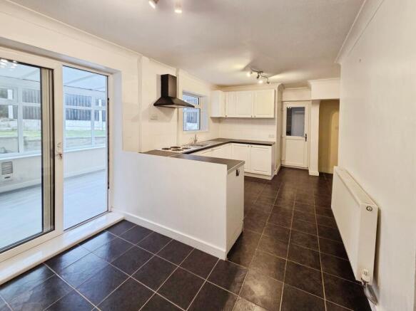 3 bed Semi-Detached for sale Image 5