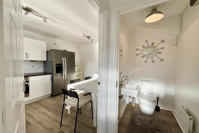 3 bed Terraced to rent Image 4