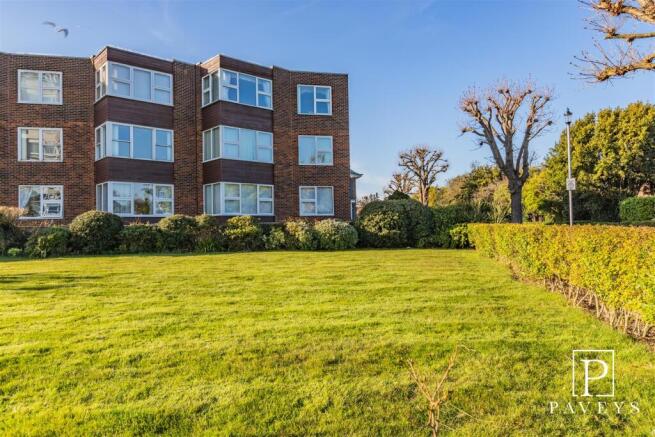 COMMUNAL GARDENS & PARKING