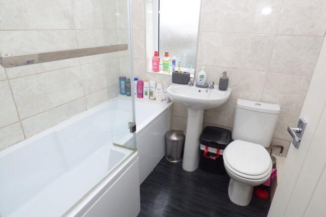 Ferry Road, bathroom