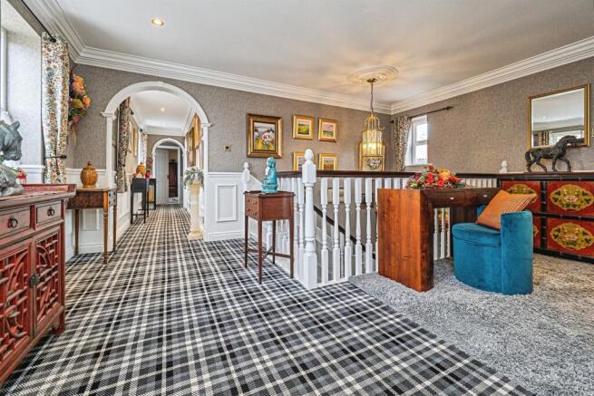 4 bed Detached for sale Image 12