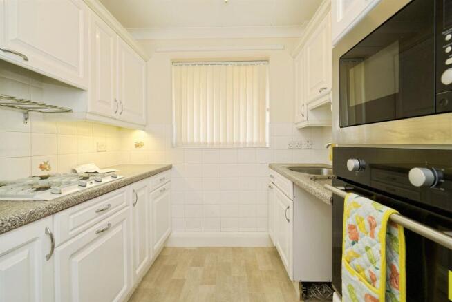 2 bed Semi-Detached Bungalow for sale Image 5