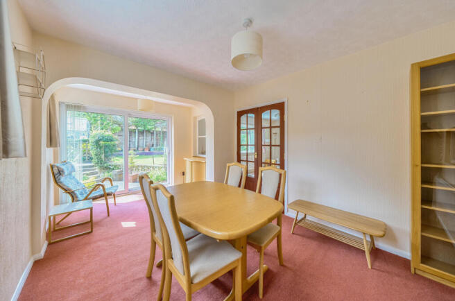 Mentmore Crescent, Dunstable, Bedfordshire photo 4