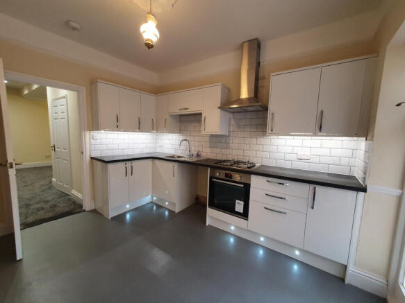 3 bed terraced house to rent Grayshott Road, Sout