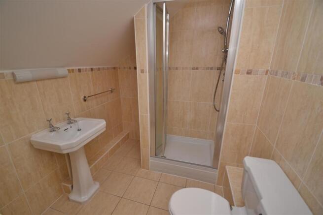 EN-SUITE SHOWER ROOM