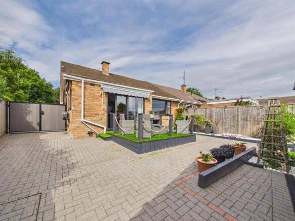 2 bed Semi-Detached Bungalow for sale Image 9