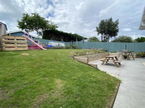 5 Warrior Ave garden.jpg