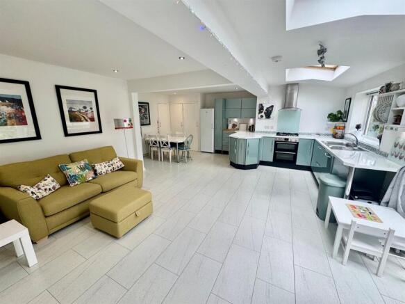 3 bed Semi-Detached for sale Image 5