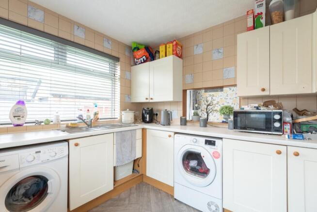 3 bed Semi-Detached for sale Image 6