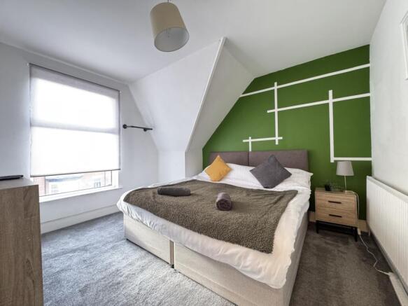 4 bed Terraced to rent Image 8