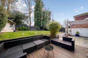 22, Glynswood, Camberley GU15 1HU